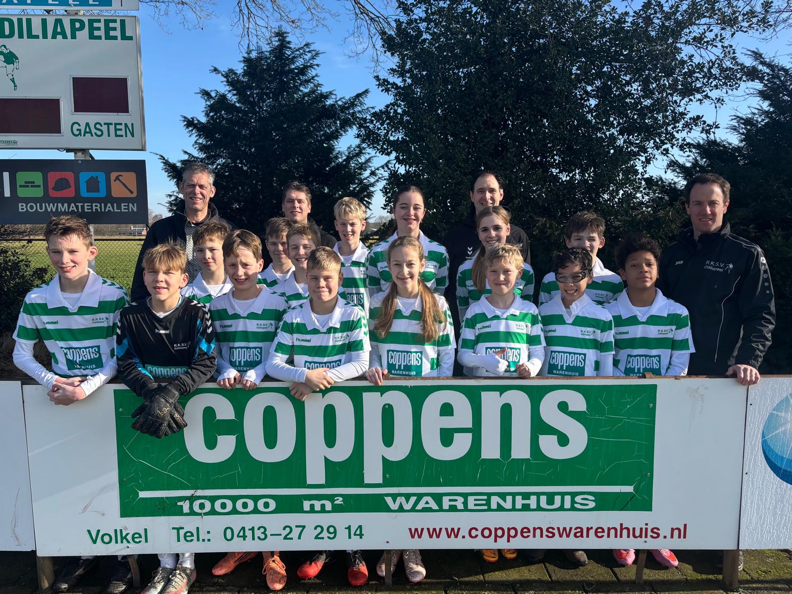 Coppens Warenhuis sponsort nieuwe teamshirt JO-13